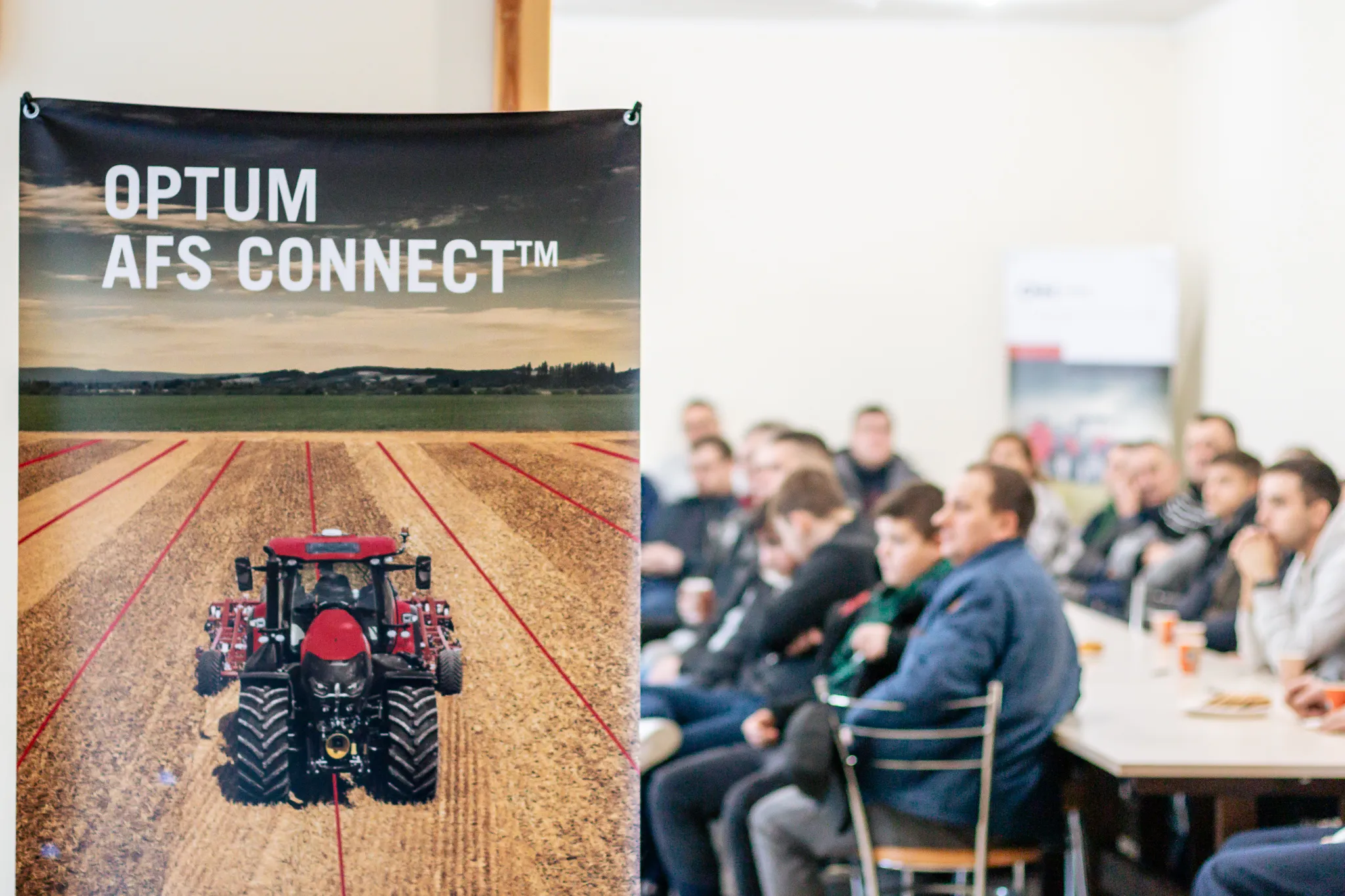 Spotkanie informacyjne dla lokalnych rolników w Sali Wiejskiej – prezentacja ofert finansowania fabrycznego Agro-Rami podczas Winter Tour 2025.