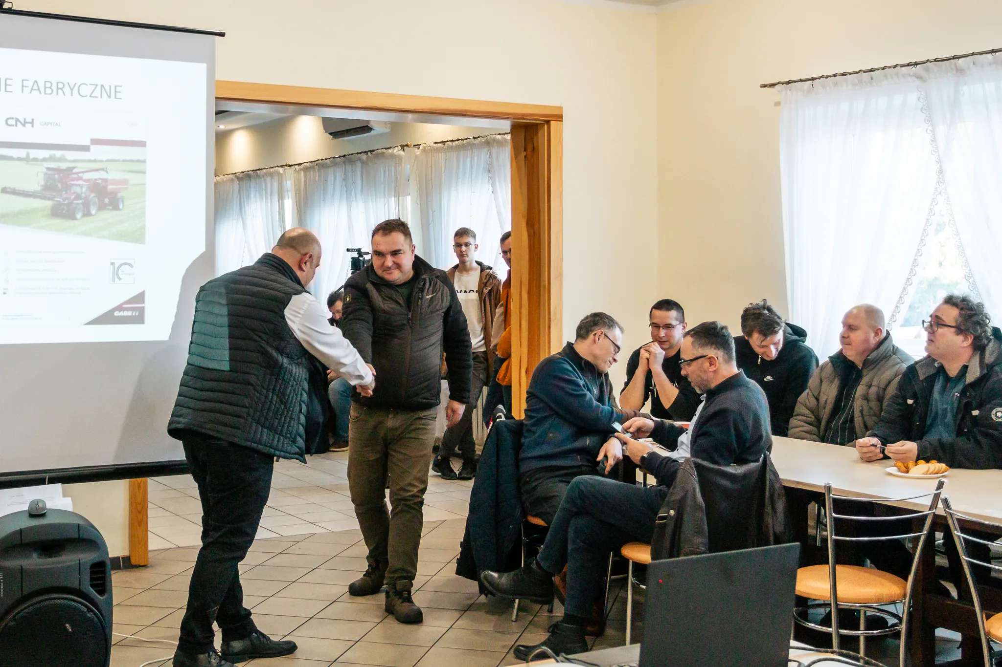 Dyskusja i prezentacja rozwiązań technicznych w ciągnikach Case IH z udziałem rolników i ekspertów Agro-Rami.
